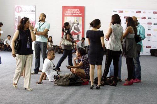 अनिश्चितताओं के बीच गुजरा लक्‍मे फैशन वीक का पहला दिन