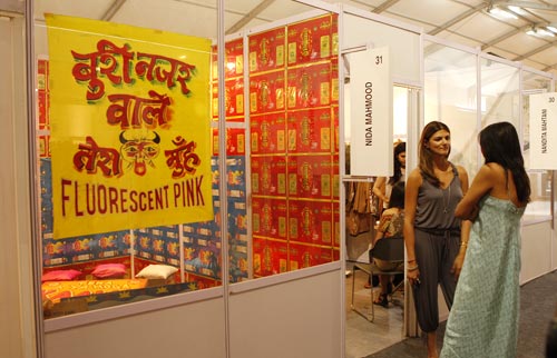 अनिश्चितताओं के बीच गुजरा लक्‍मे फैशन वीक का पहला दिन