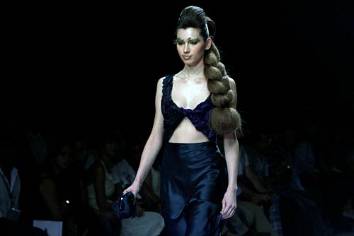 फैशन वीक के दौरान रैंप पर बड़े नामों की चमक