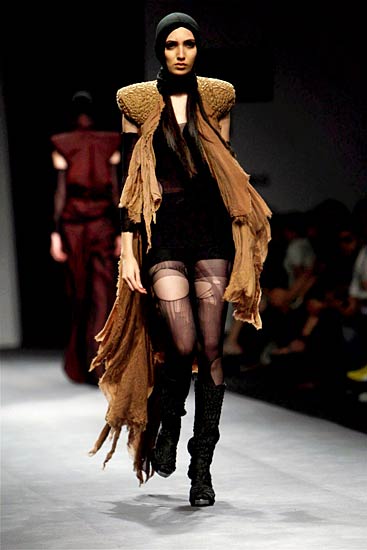 फैशन वीक के दौरान रैंप पर बड़े नामों की चमक