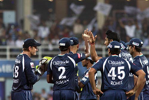 सचिन और हरभजन ने दिलाई मुंबई को जीत...