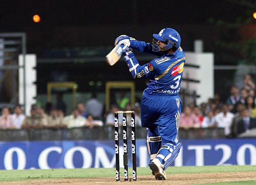 सचिन और हरभजन ने दिलाई मुंबई को जीत...