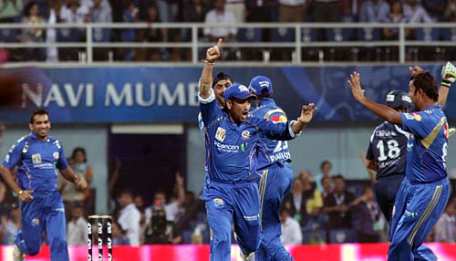 सचिन और हरभजन ने दिलाई मुंबई को जीत...