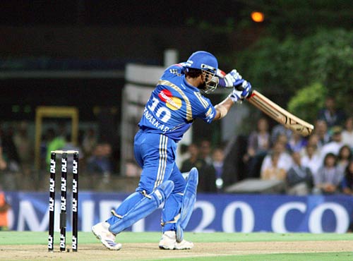 सचिन और हरभजन ने दिलाई मुंबई को जीत...