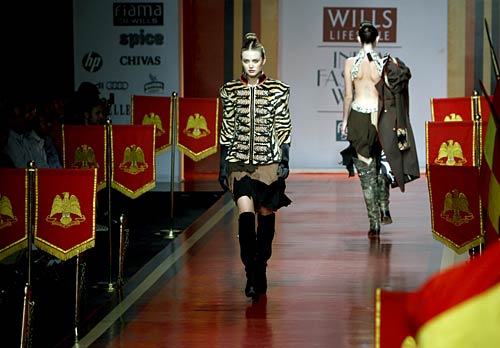 विल्‍स इंडिया फैशन वीक का ग्रैंड फिनाले