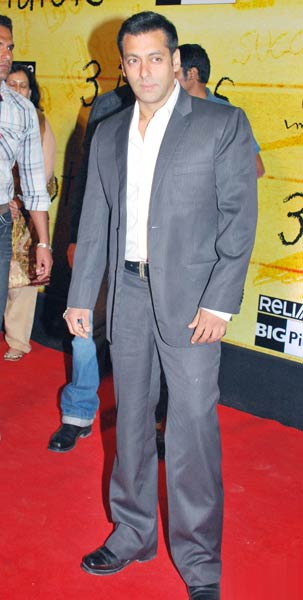 सबसे ज्‍यादा इनकम टैक्‍स चुकाने वाले सितारे...