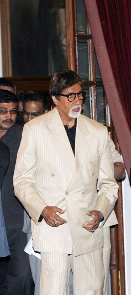 सबसे ज्‍यादा इनकम टैक्‍स चुकाने वाले सितारे...