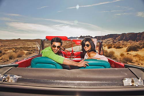 फिल्‍म 'अंजाना अंजानी' की पहली तस्‍वीर । प्रियंका की अदा