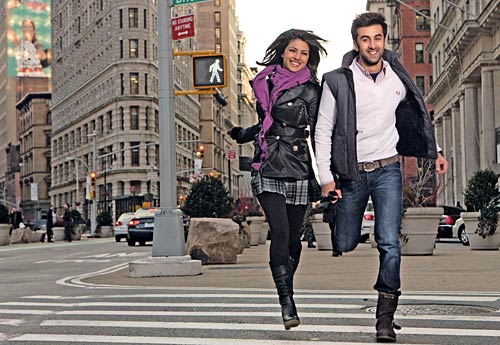 फिल्‍म 'अंजाना अंजानी' की पहली तस्‍वीर । प्रियंका की अदा