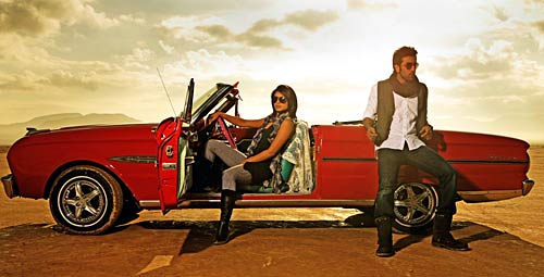 फिल्‍म 'अंजाना अंजानी' की पहली तस्‍वीर । प्रियंका की अदा