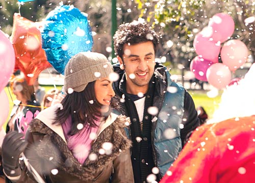 फिल्‍म 'अंजाना अंजानी' की पहली तस्‍वीर । प्रियंका की अदा