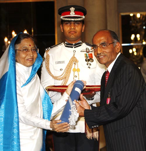 आमिर, ए आर रहमान को मिले पद्म पुरस्‍कार...