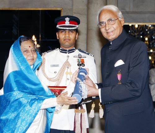 आमिर, ए आर रहमान को मिले पद्म पुरस्‍कार...