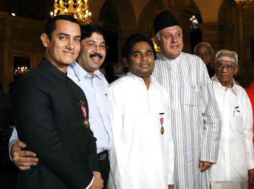 आमिर, ए आर रहमान को मिले पद्म पुरस्‍कार...