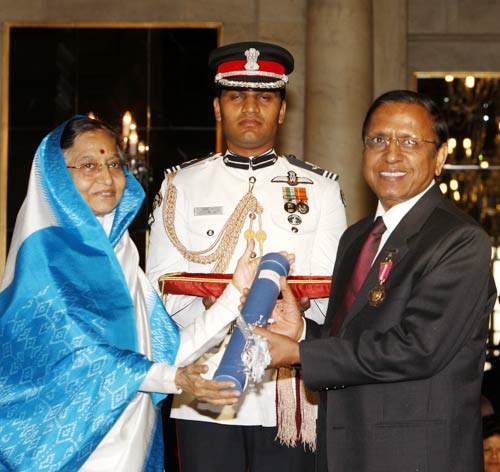 आमिर, ए आर रहमान को मिले पद्म पुरस्‍कार...