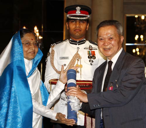 आमिर, ए आर रहमान को मिले पद्म पुरस्‍कार...