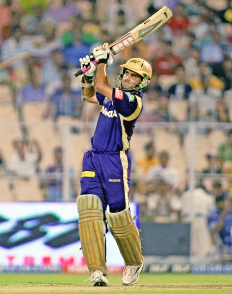 नइटराइर्स का हौसला बढ़ाने पहुंचे सितारे...