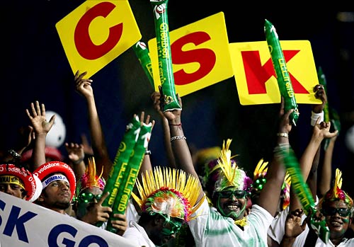 धोनी और तेंदुलकर के बीच जंग