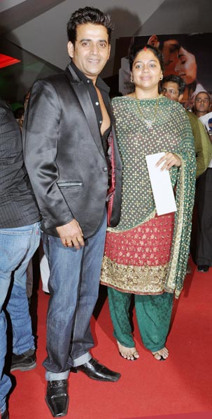 फिल्‍म 'सदियां' के प्रीमियर पर जुटे सितारे...