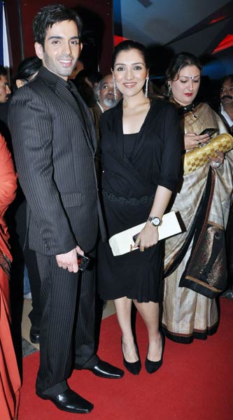 फिल्‍म 'सदियां' के प्रीमियर पर जुटे सितारे...