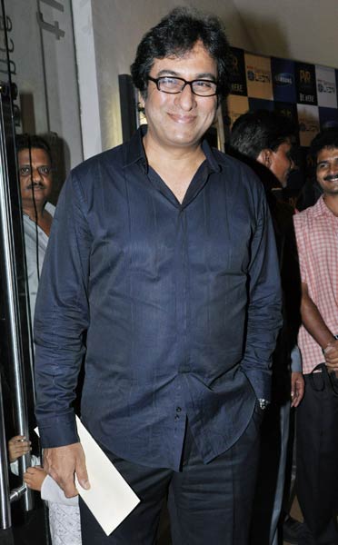 फिल्‍म 'सदियां' के प्रीमियर पर जुटे सितारे...