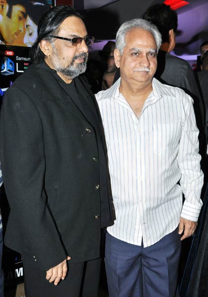 फिल्‍म 'सदियां' के प्रीमियर पर जुटे सितारे...