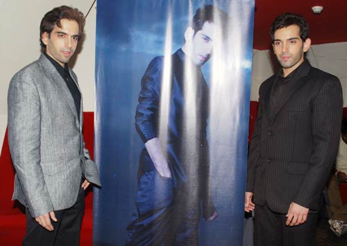 फिल्‍म 'सदियां' के प्रीमियर पर जुटे सितारे...