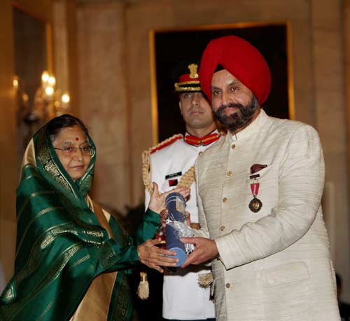 अभिनेता सैफ अली खान को मिला 'पद्मश्री' सम्‍मान