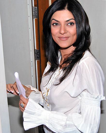 फिर मिस यूनिवर्स से जुड़ी सुष्मिता सेन