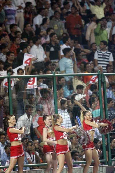 चीयरलीडर्स के जायके से बदला क्रिकेट का स्वाद