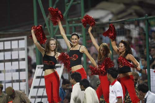 चीयरलीडर्स के जायके से बदला क्रिकेट का स्वाद