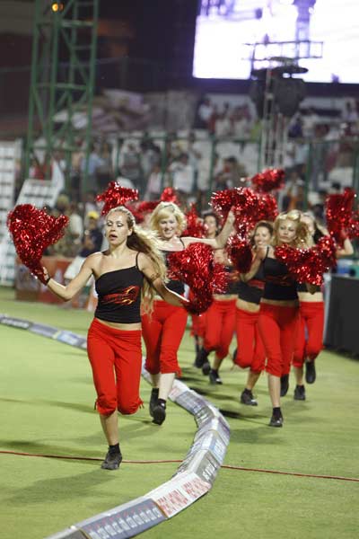 चीयरलीडर्स के जायके से बदला क्रिकेट का स्वाद