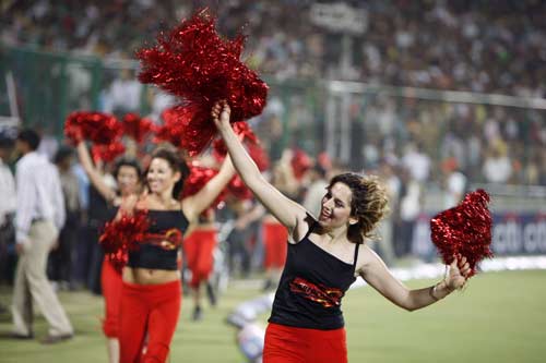 चीयरलीडर्स के जायके से बदला क्रिकेट का स्वाद