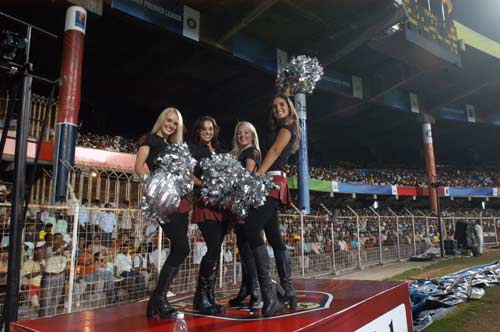 चीयरलीडर्स के जायके से बदला क्रिकेट का स्वाद