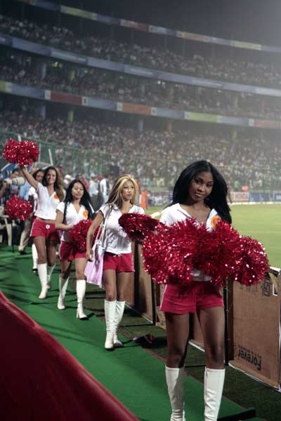 चीयरलीडर्स के जायके से बदला क्रिकेट का स्वाद