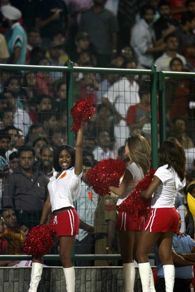 चीयरलीडर्स के जायके से बदला क्रिकेट का स्वाद