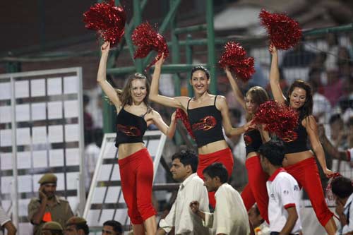 चीयरलीडर्स के जायके से बदला क्रिकेट का स्वाद