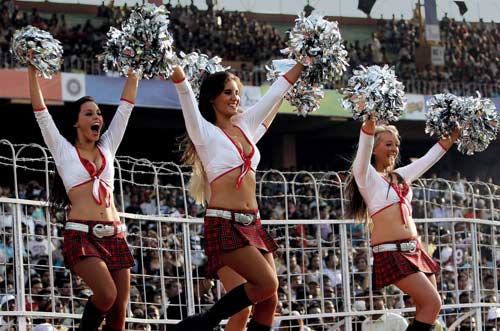 चीयरलीडर्स के जायके से बदला क्रिकेट का स्वाद