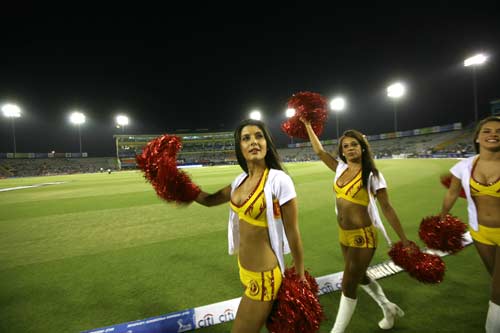 चीयरलीडर्स के जायके से बदला क्रिकेट का स्वाद