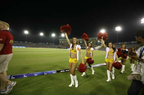 चीयरलीडर्स के जायके से बदला क्रिकेट का स्वाद