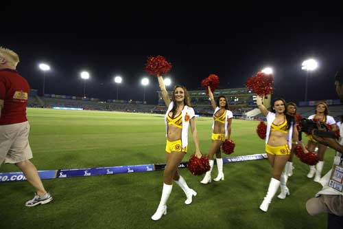 चीयरलीडर्स के जायके से बदला क्रिकेट का स्वाद