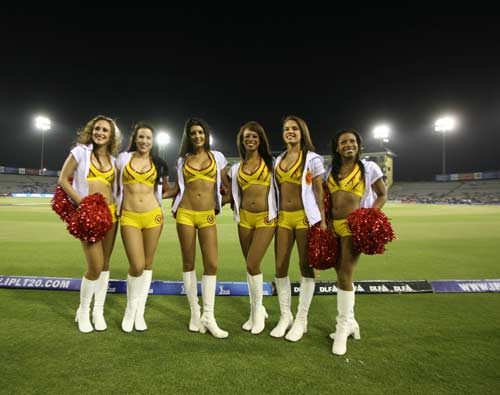 चीयरलीडर्स के जायके से बदला क्रिकेट का स्वाद