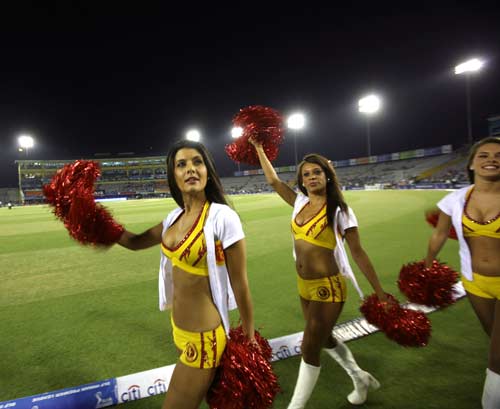 चीयरलीडर्स के जायके से बदला क्रिकेट का स्वाद