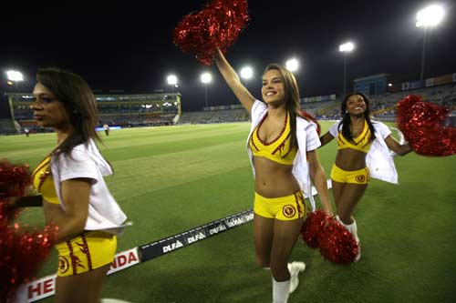 चीयरलीडर्स के जायके से बदला क्रिकेट का स्वाद