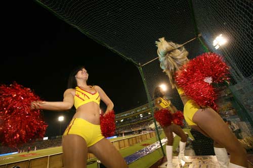 चीयरलीडर्स के जायके से बदला क्रिकेट का स्वाद