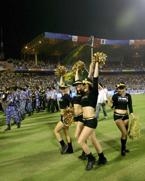 चीयरलीडर्स के जायके से बदला क्रिकेट का स्वाद