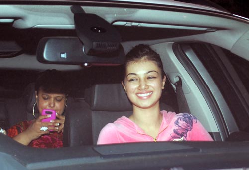 जिनके आने से गुलजार होती हैं महफिलें...