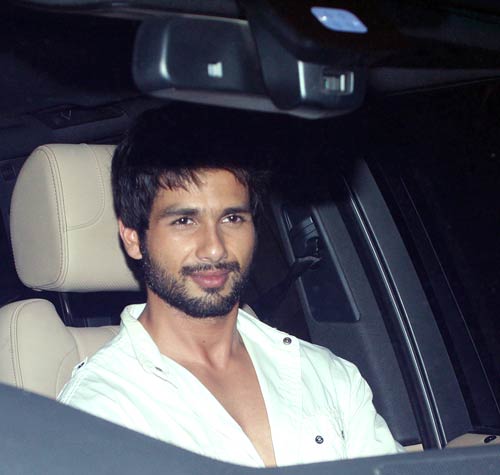 जिनके आने से गुलजार होती हैं महफिलें...