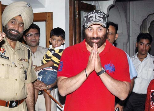 जिनके आने से गुलजार होती हैं महफिलें...