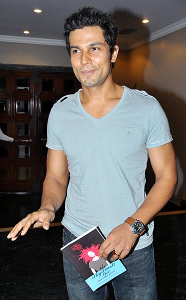 जिनके आने से गुलजार होती हैं महफिलें...